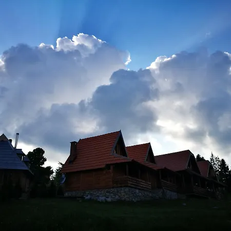 Деревянный коттедж Nagramak *